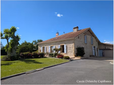 ancien presbytère rénové – 232 m² – 4 chambres – dépendances – terrain de 2 959 m²  saint-