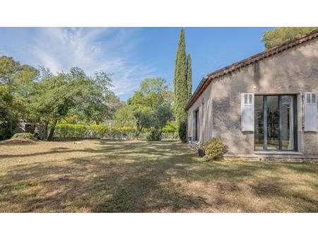 roquefort-les-pins : maison de plain-pied à l'infini potentiel
