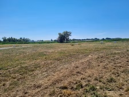 a saisir – terrain constructible idéalement situé entre sain