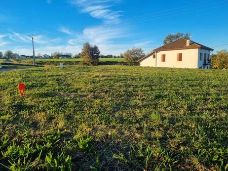 saisir – terrain constructible idéalement situé entre saint-