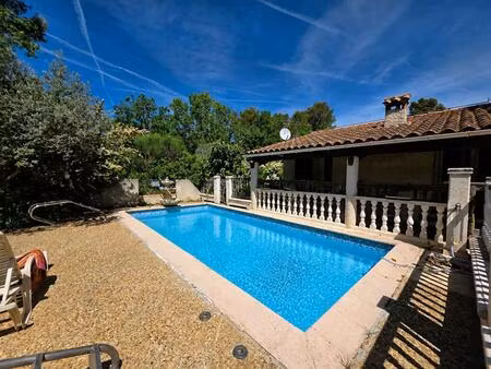 maison individuelle sur 1400 m² de terrain