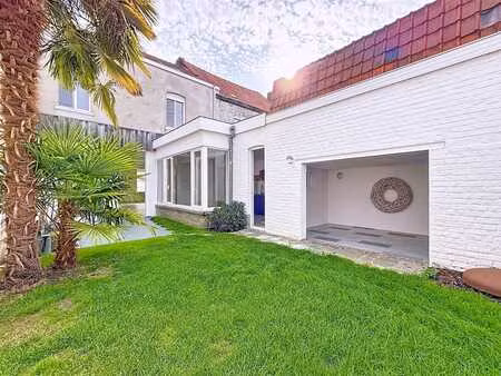 maison entièrement rénovée avec 4 chambres et jardin