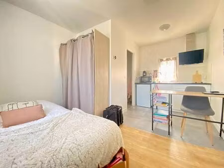 bed and school