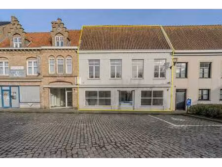 maison spacieuse avec local commercial et espace de bureau
