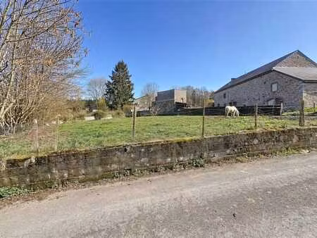 terrain plat d'une superficie de 675 m²