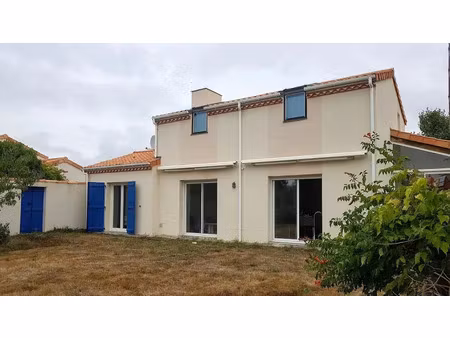 location meublée maison 5 pièces 110 m² à sainte-luce-sur-loire (44980)  1 700 €