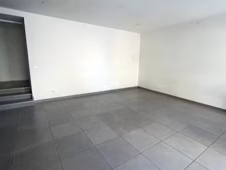 location locaux professionnels 1 pièce 23 m² à sète (34200)  533 €
