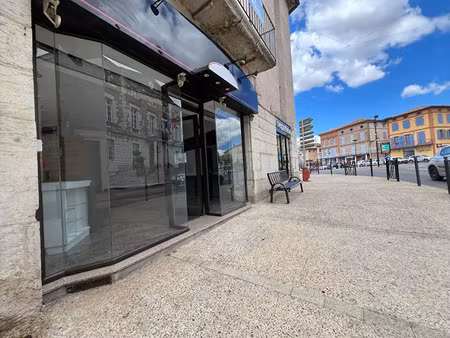 location locaux professionnels 0 pièces 24.31 m² à caussade (82300)  400 €