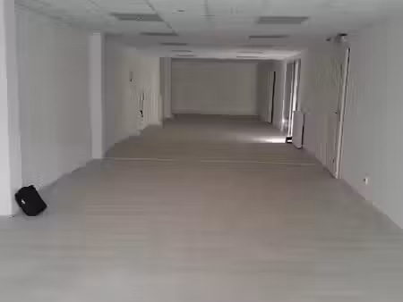 location locaux professionnels 3 pièces 110 m² à charleville-mezieres (08000)  680 €