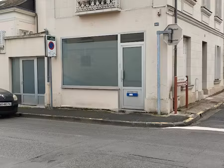 location locaux professionnels 2 pièces 26 m² à montreuil-bellay (49260)  391 €