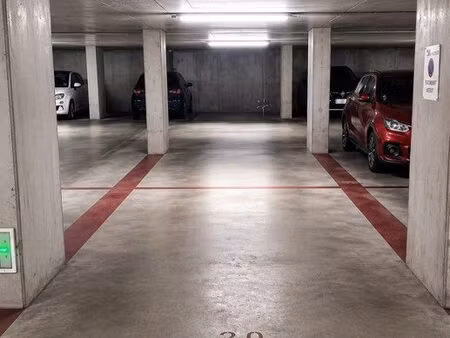 place de parking 143 boulevard baille