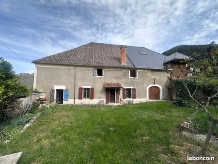 corps de ferme sur grand terrain dans le trièves