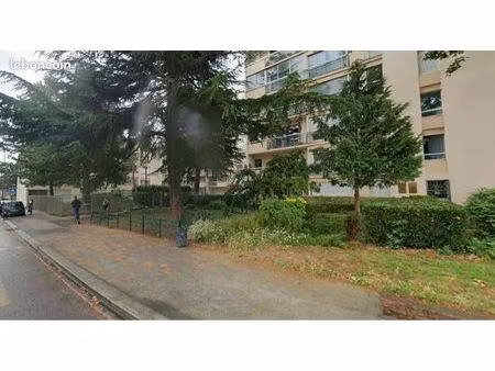 parking/box le petit quevilly