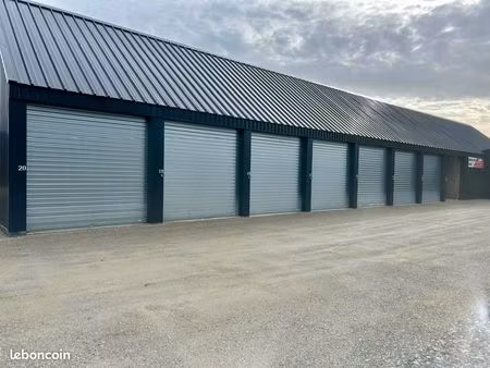 garage box 30 m² sécurisé et accessible 24/7