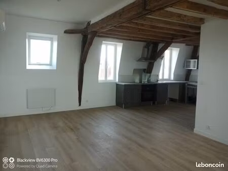 châtellerault centre - t4 de 80 m² - lumineux dans un immeuble calme