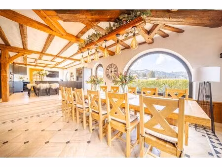 chalet exceptionnel à côté des pistes à vendre ; les gets