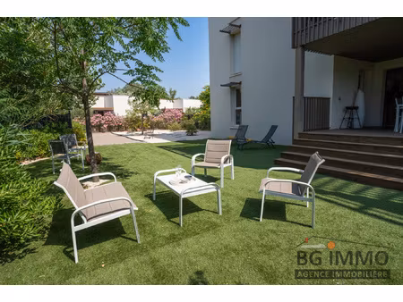 appartement t3/4 avec 2088 m2 de terrain et deux places de p