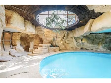 « l'inattendue » aux portes du vexin: une maison spectaculaire et sa piscine intérieure.