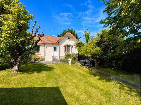 maison pleine de charme en meulière  au calme et proche rer e