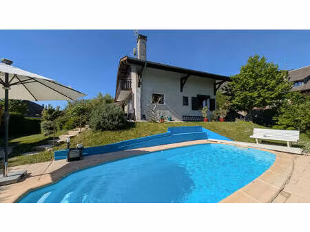 maison avec jardin et piscine