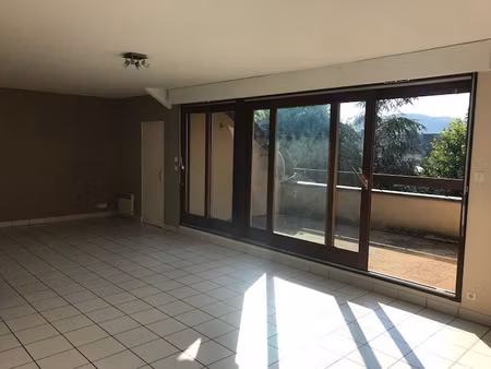 grand t3 avec belle terrasse plein ciel