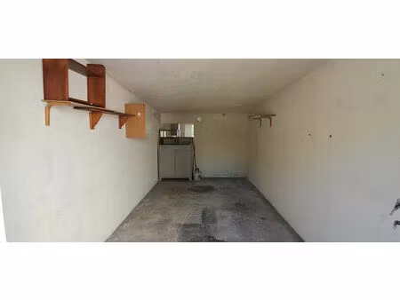 garage ferme a louer