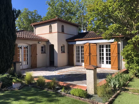 a louer-maison plain6pied avec garage et jardin