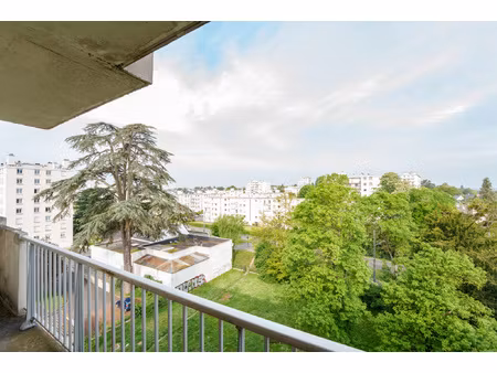 appartement f1bis meuble proche tram et commerces avec locat