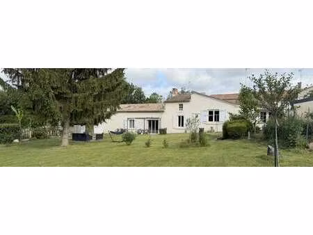 vente maison à bazoges-en-pareds (85390) : à vendre / 90m² bazoges-en-pareds