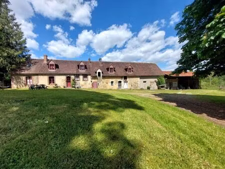 corps de ferme sur 4 hectares