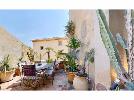 grimaud : maison de village 250 m2 avec terrasse  maison d'hôtes ou particulier
