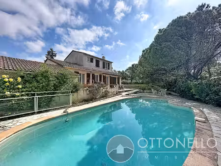 villa roquebrune sur argens 5 pièces 125 72 m2 sur 824 m2 de terrain avec piscine et garag