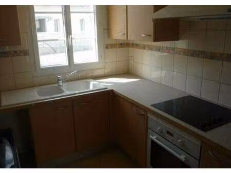 location maison à sainte-terre (33350) : à louer / 75m² sainte-terre