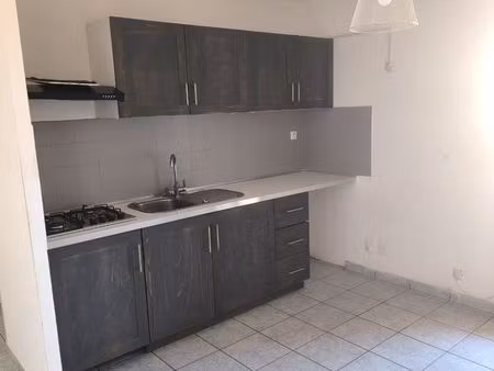 location en face de la résidence la vallée