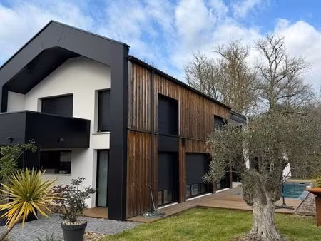 saint- morillon - maison d’architecte meublée de 210 m² avec jardin et piscine