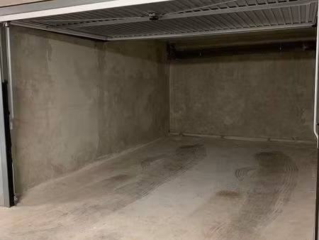 garage fermé 15m2