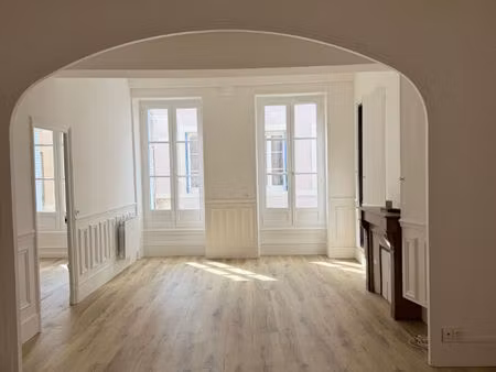 appartement t2 bis de 66 m² centre-ville tournus