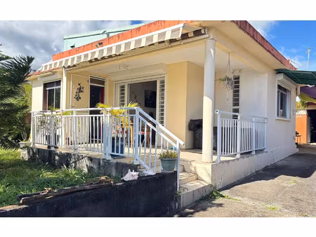 maison basse-terre m² t-3 à vendre  265 000 €