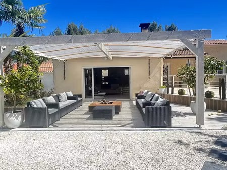 location meublée maison 4 pièces 147.53 m² à mimet (13105)  2 900 €