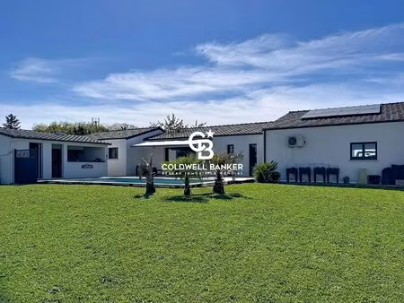 maison moderne de plain-pied avec piscine entre saintes et cognac