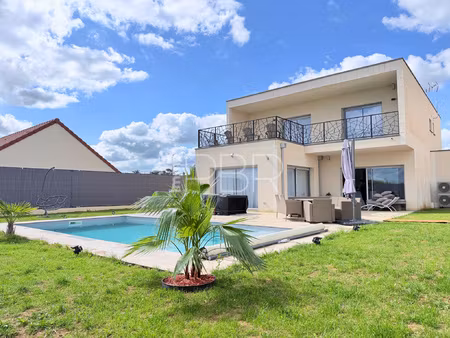 villa type 8 avec piscine