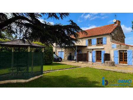 maison de caractère avec terrain arboré