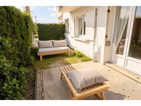 ares - appartement t3 en rez-de-jardin