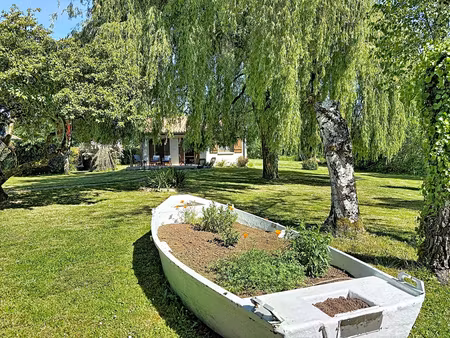 petite maison meublée en bord de sèvre - charme bucolique & ponton privatif