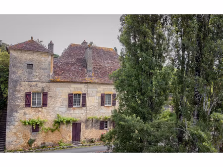 maison de maître début xixieme siecle  9 pièce(s) 3ch  200 m2  grange  2100 m2 terrain