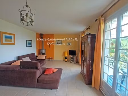 a proximite du lycee international de saint germain en laye  sur la commune de chambourcy