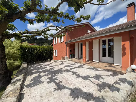 villa de 120m2 avec piscine à châteldon
