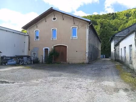 bâtiment industriel / hangar / usine 726 m² + parking