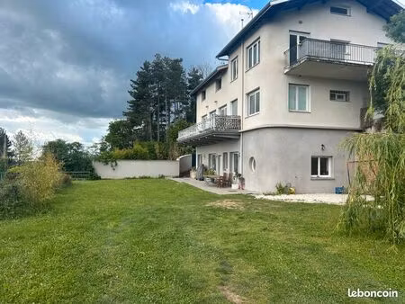 appartement de plain pied avec grand jardin dans charmante co-propriété de trois lots