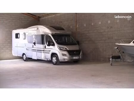 emplacement dans hangar
